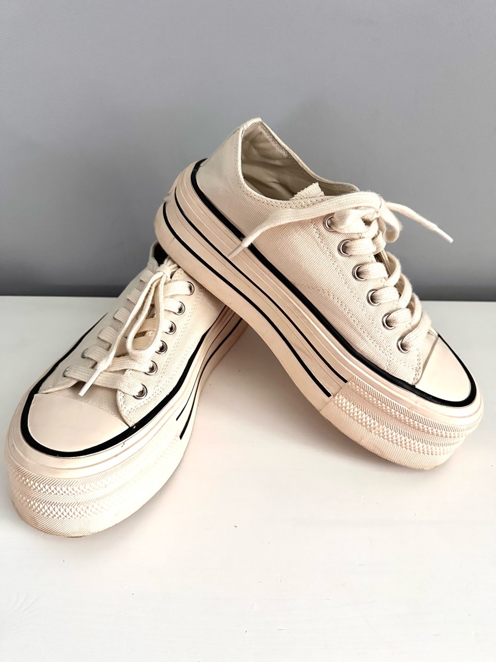 TATA - Women’s, Platform, Chunky, Sneakers, Cream, Canvas, Lace Up, Size 7,